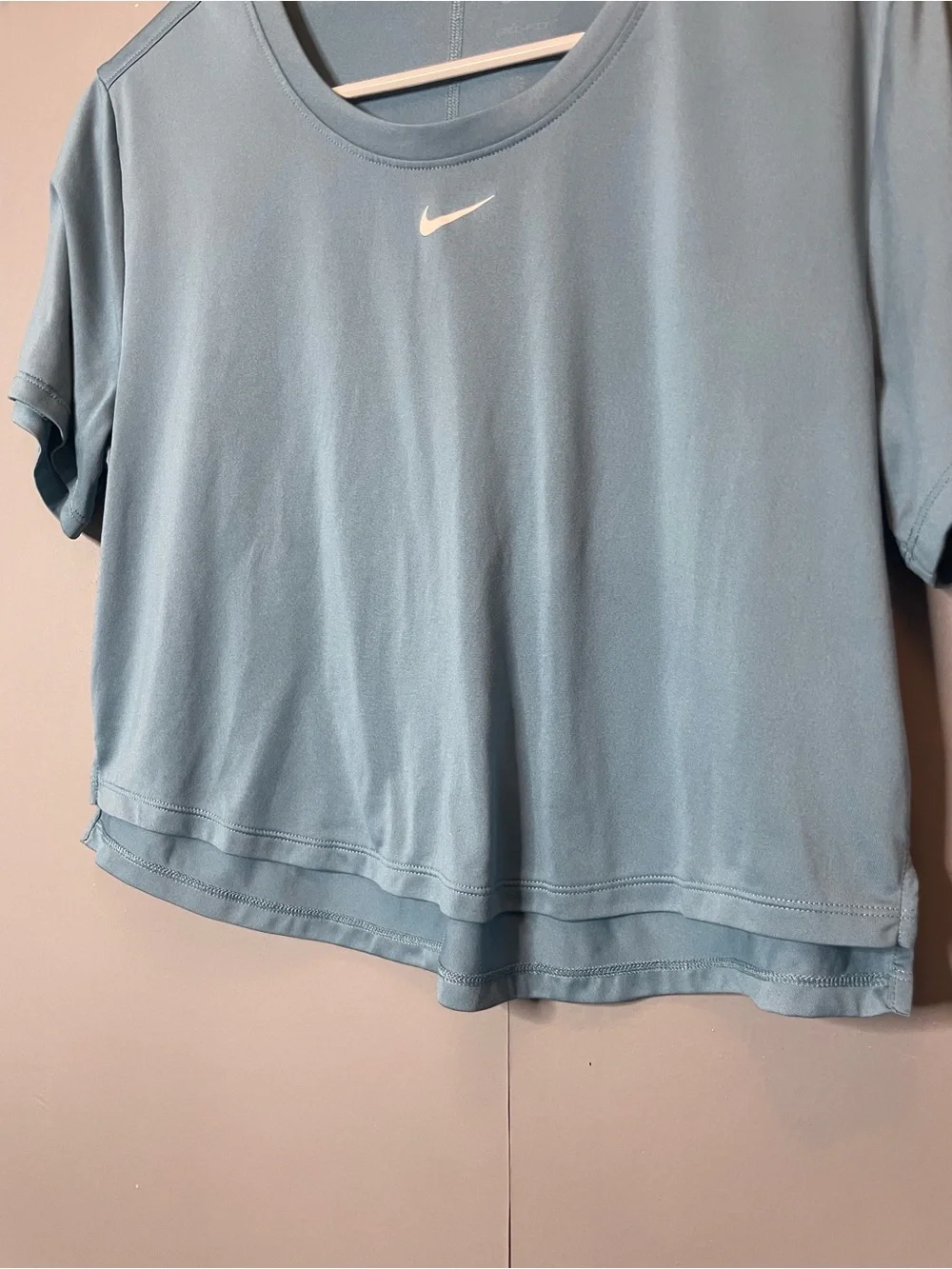 Nike Women's Light Blue Short Sleeve Dri-FIT Tee Cropped T-Shirt Medium Teal